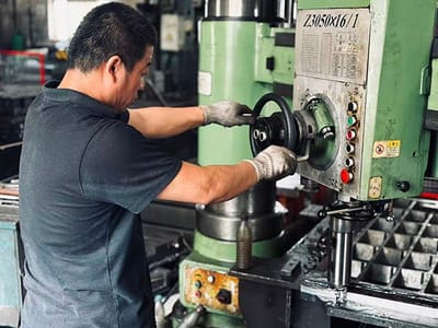 奔达模具致敬劳动者